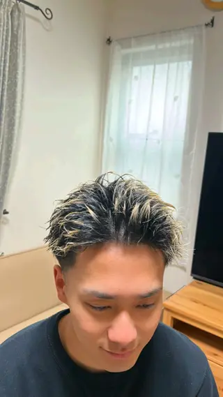ショート カラー パーマ メンズ 川上 凌佑のヘアスタイル