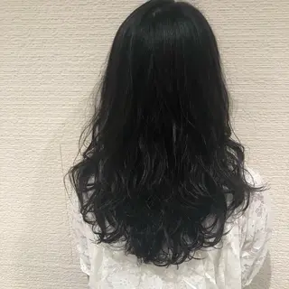 ロング パーマ 赤阪 優奈のヘアスタイル