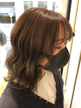 セミロング カラー 渕向 克海のヘアスタイル