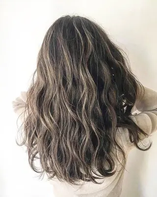 ロング カラー REVE所属・TAKU 美容師のヘアスタイル