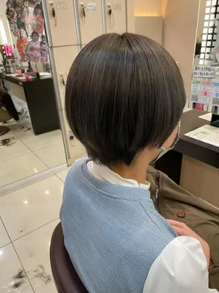 カラー 内田温子大人女性 ハイライト、ボブのヘアスタイル