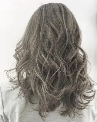 セミロング カラー ヘアアレンジ シアーベージュニスト 🥣大石亜里紗のヘアスタイル