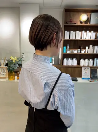 ショート カラー (h)wim ウィムのヘアスタイル