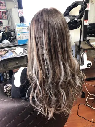 ロング 是枝 さくらのヘアスタイル