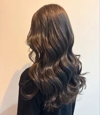 ロング カラー 横田 凜子のヘアスタイル