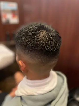 ショート メンズ 海老原 コウのヘアスタイル