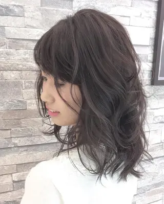 セミロング カラー graxi'    グラシー所属・ブリーチ/ハイトーン SERINAのヘアスタイル