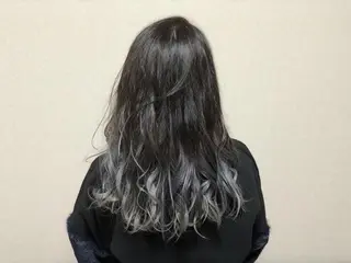 ロング カラー 柴田 日菜子のヘアスタイル