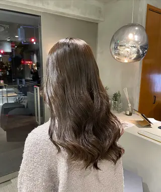 セミロング カラー 頼金 愛海のヘアスタイル