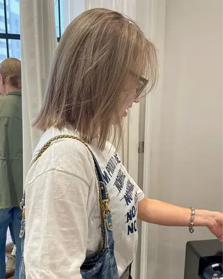 ミディアム カラー ELLE salon サエのヘアスタイル