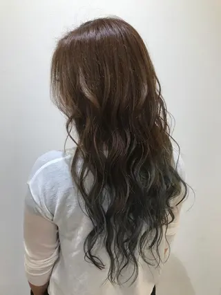 ロング カラー 清藤 綾のヘアスタイル