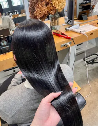 カラー ROCCOeast koyukiのヘアスタイル