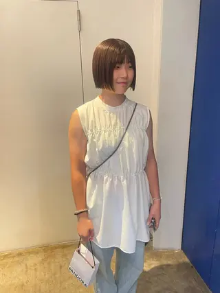 ショート カラー MIOベージュカラー 柔らかいカラーのヘアスタイル