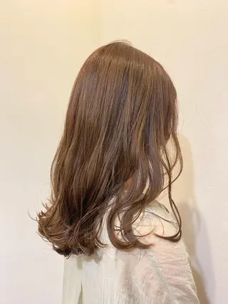 セミロング カラー 伊藤 康乃のヘアスタイル