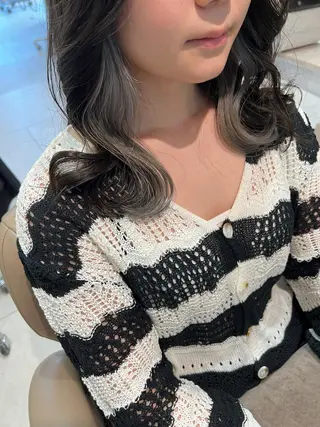 ミディアム カラー ノイシキ サキのヘアスタイル