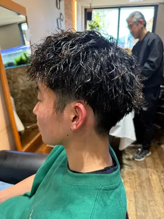 ショート パーマ アンダーバーホワイト上本町所属・園田 としきのヘアスタイル