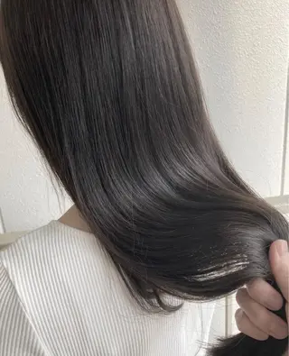 ロング roka ノゾミのヘアスタイル