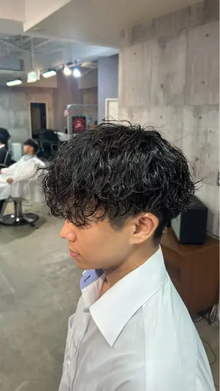 ミディアム 👑パーマの王様👑 【メンズ専門店】のヘアスタイル
