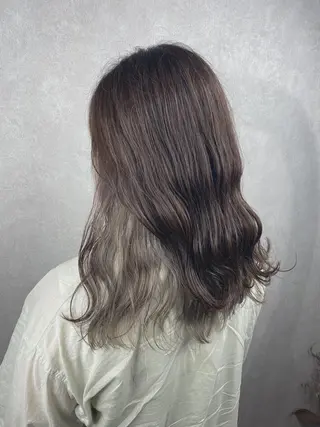 セミロング _White所属・ＳＨＩ ＺＵのヘアスタイル