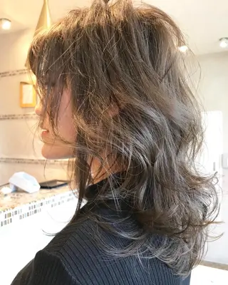ミディアム AUBE shinjuku所属・ア イカのヘアスタイル