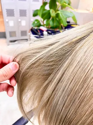 ミディアム カラー 透明感・ハイトーン・ 艶カラー/若林のヘアスタイル