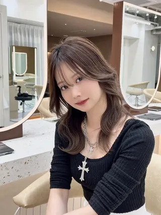 セミロング 岡田準希/韓国/透明 感カラー/美髪矯正のヘアスタイル