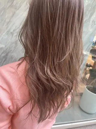ロング カラー 河井 史織のヘアスタイル