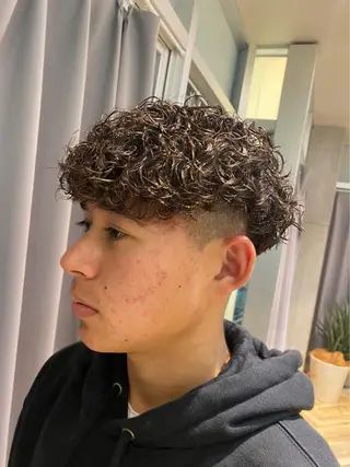 ショート パーマ 🌈艶カラー× メンズパーマ永埜🌈のヘアスタイル