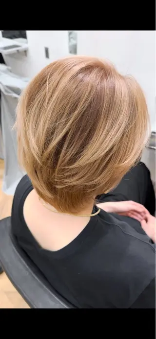 ショート カラー ブリーチ/バレイヤー ジュ/シャドウルーツのヘアスタイル