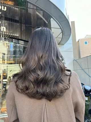 セミロング カラー 山崎 絵莉香のヘアスタイル