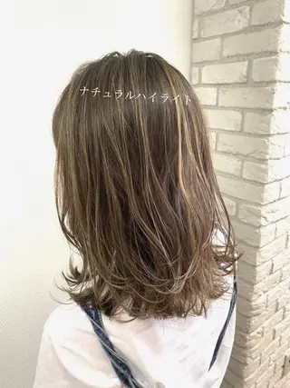 ミディアム 山本 茉希のヘアスタイル