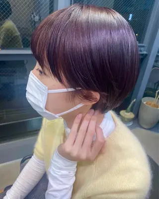 ショート カラー 室谷 侑奈のヘアスタイル