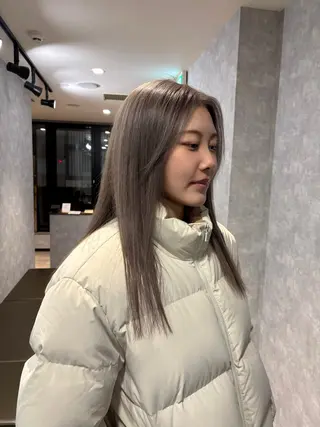 セミロング 🌐NATSUMI 🌐【寒色カラー】のヘアスタイル