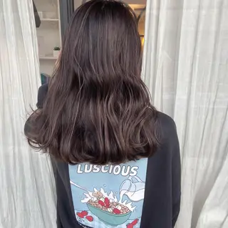 ミディアム 峯 志帆のヘアスタイル