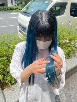 ロング カラー 梅田ハイトーン チダ ヒナノのヘアスタイル