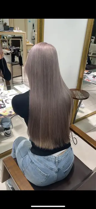 ロング カラー 🩶ブリーチ/ レイヤー🩶フミカのヘアスタイル