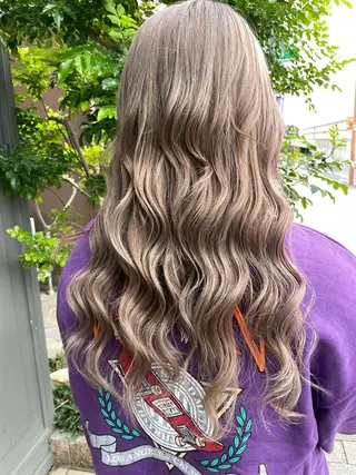 ロング ブリーチ毛矯正.髪質 改善.髪にドラマをのヘアスタイル