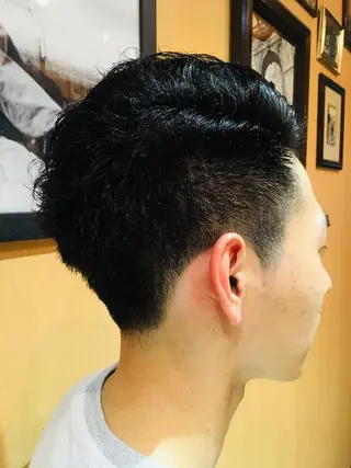 ショート パーマ メンズ Drei.B.(ドライヴ)所属・ヨシダ アズサのヘアスタイル