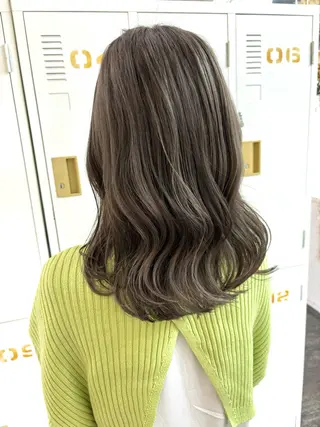 セミロング カラー LOMARLIE JURIAのヘアスタイル