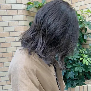 ミディアム カラー イヌイ フウコのヘアスタイル