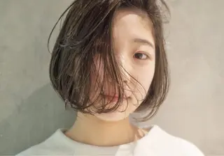 ミディアム よしだ とおいのヘアスタイル