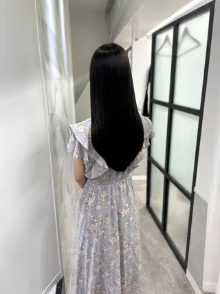 ロング soigné 表参道【ソワネ】所属・🖱️透明感カラー ×髪質改善Rikyuのヘアスタイル