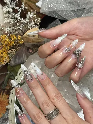 セミロング Tsukimi nail所属・シ シのネイルデザイン