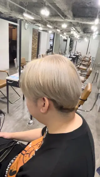 メンズ ハイトーンケアカラー コト👱🏻‍♀️のヘアスタイル