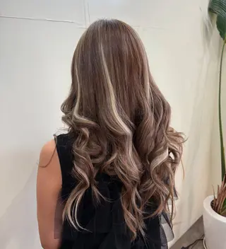 ロング 黒坂 佳乃のヘアスタイル