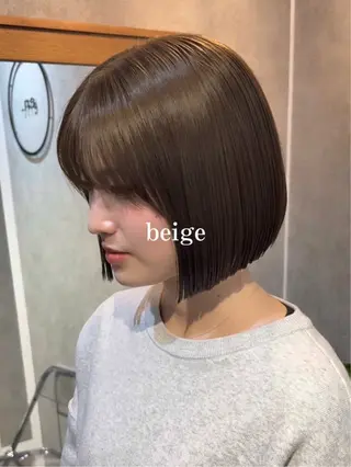 ショート カラー 赤みオフの透明感職人 /ケア重視の美髪施術のヘアスタイル