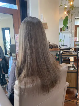 ロング ⭐️カラー特化⭐️ 安達佑紀のヘアスタイル
