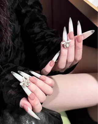 ネイル Dark Honey Kikiのネイルデザイン