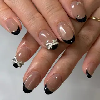 ネイル 𝑟𝑖𝑠𝑎 🕯‎🤍のネイルデザイン