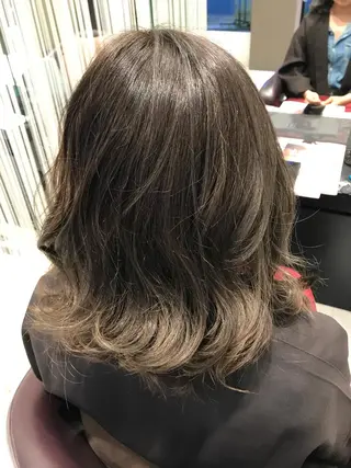 ミディアム ヤマグチ ナツキのヘアスタイル